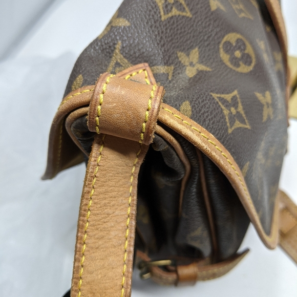 LOUIS VUITTON Monogram Saumur 30 CROSSBODY - Picture 9 of 14